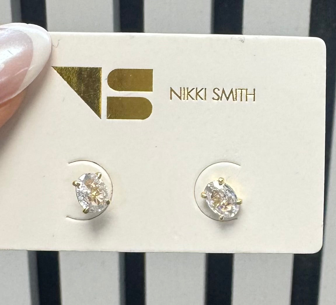 Emily’s Earrings stud‘s cushion cut