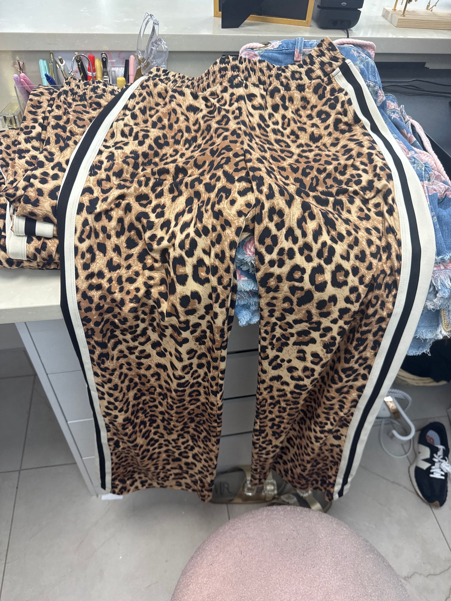 Cheetah black/white sweats