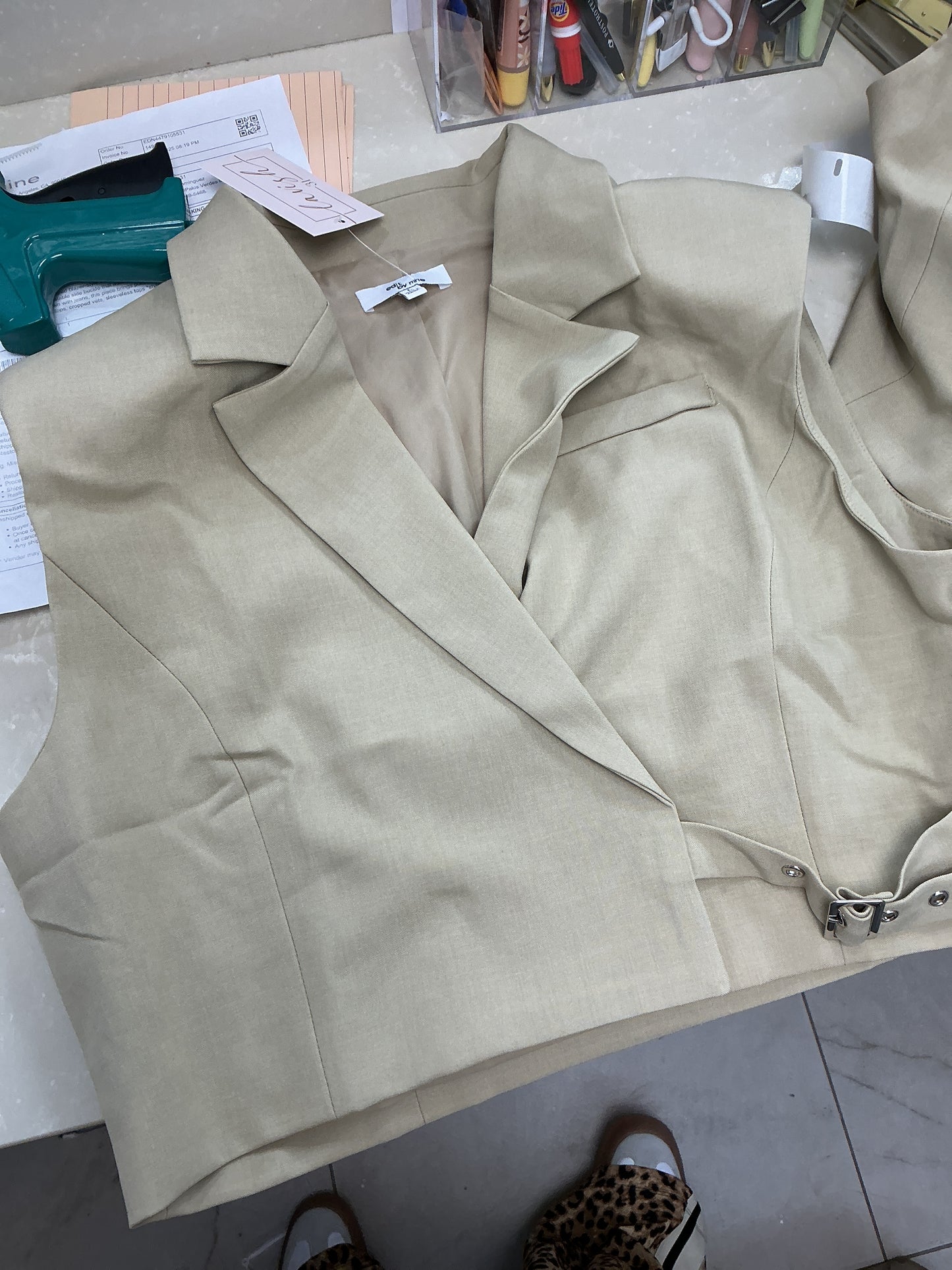 Taupe vest