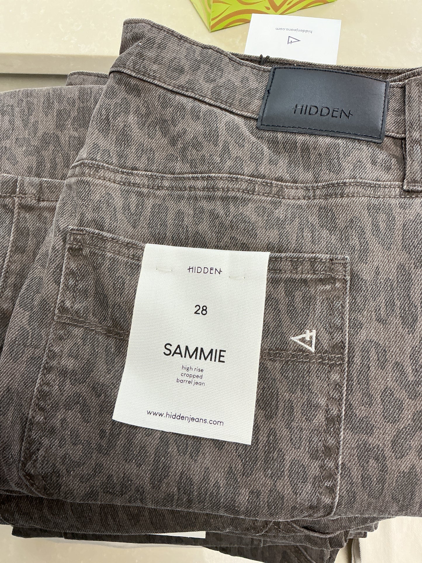 Hidden barrel jeans