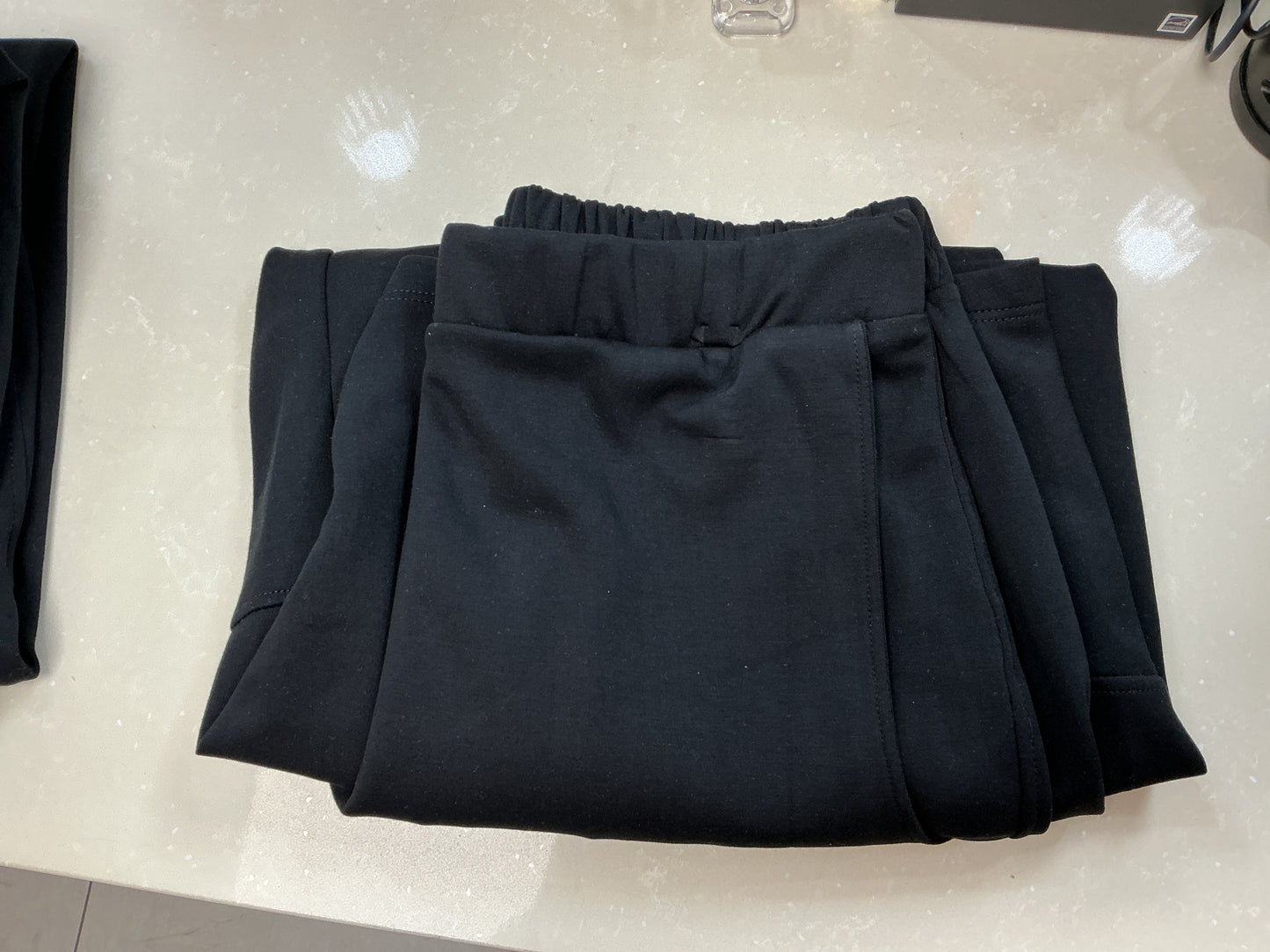 Black barrel sweats