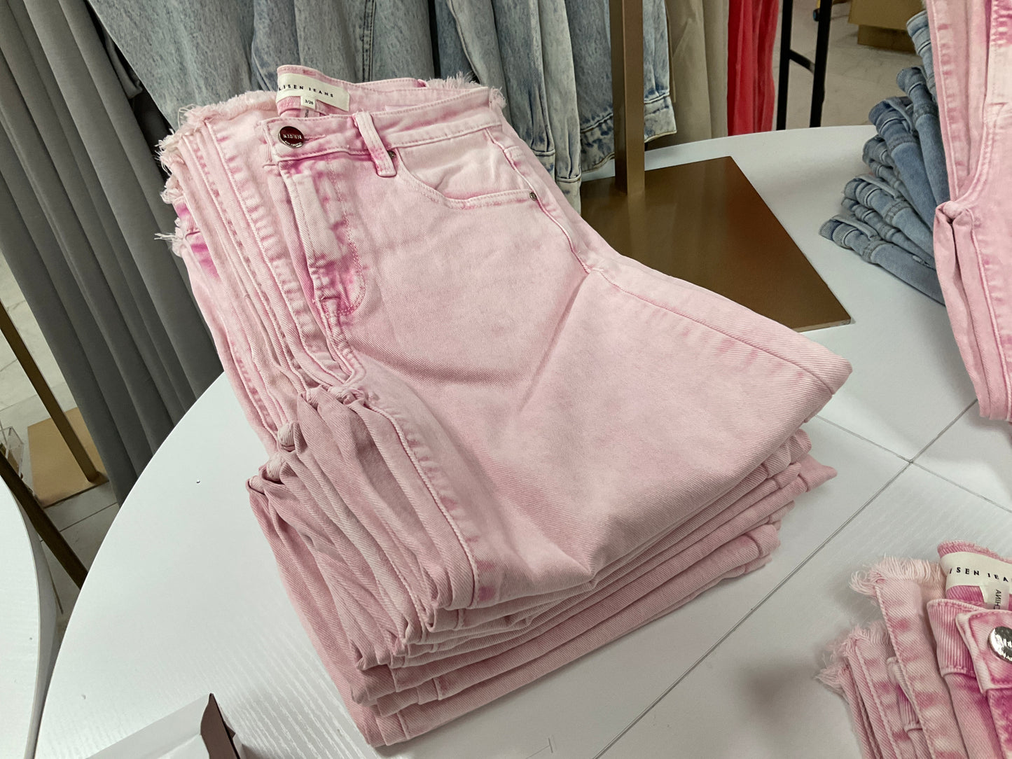 Risen pink jeans