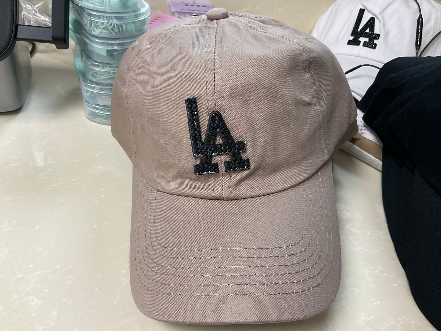 Brown hat with black LA
