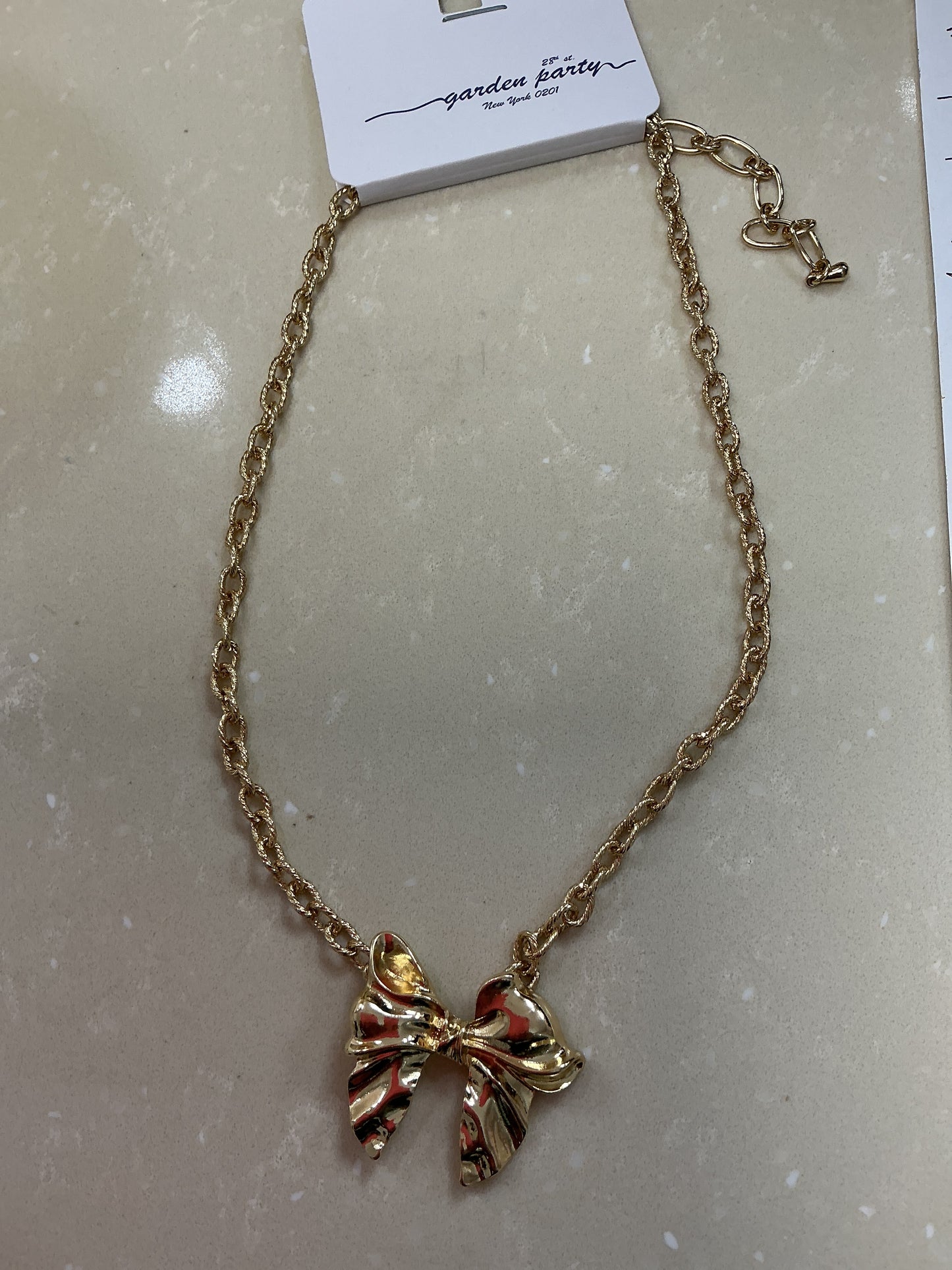 Bow necklace