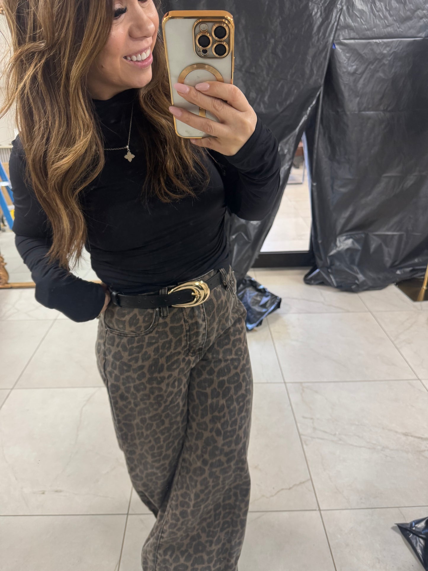 Black round skinny belt