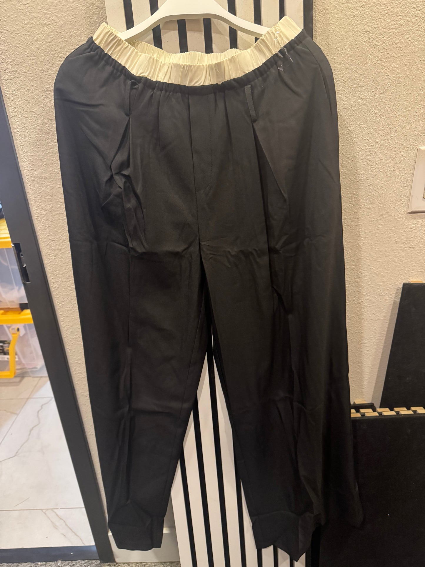 Black trouser with beige waists line
