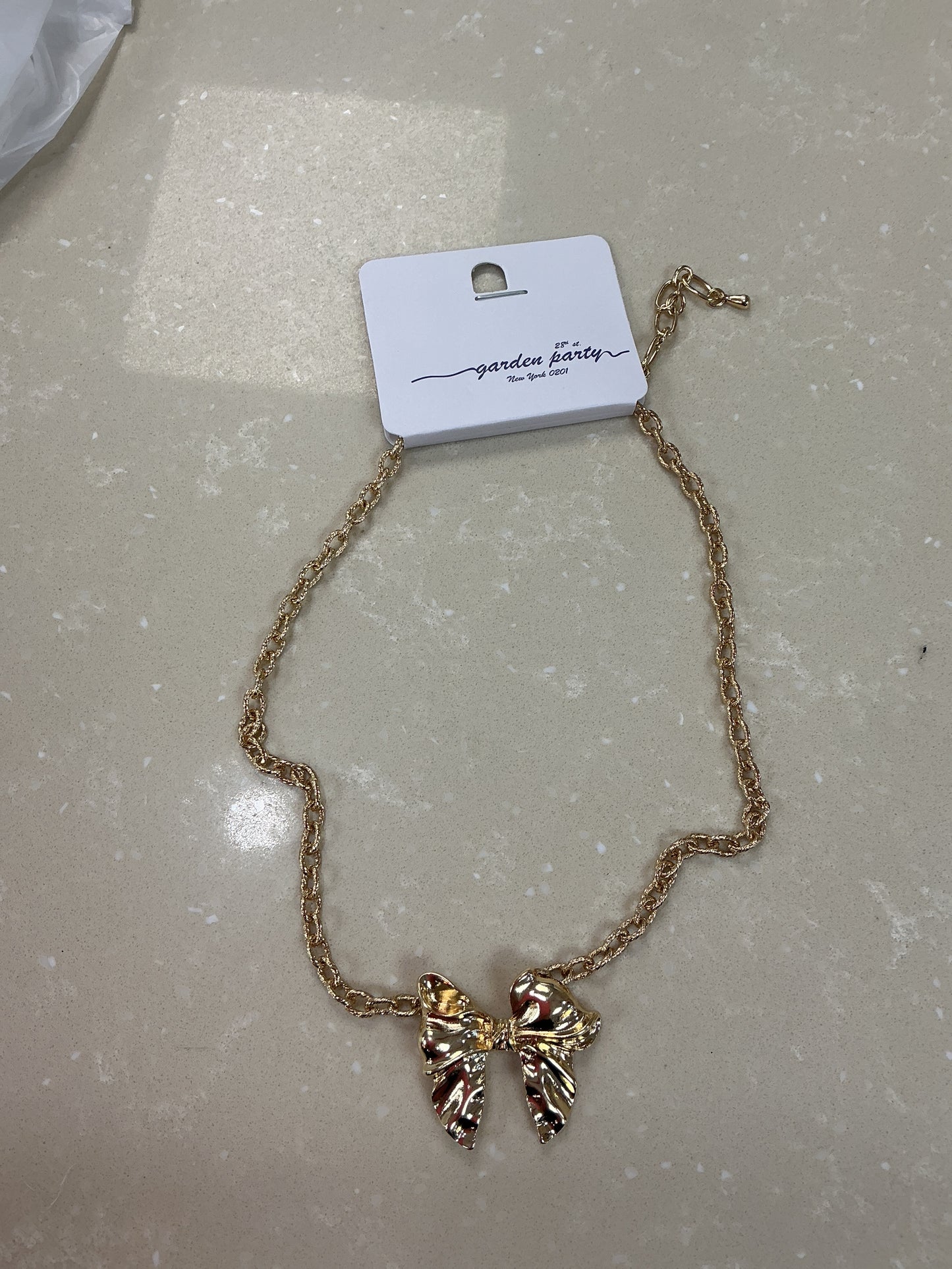 Bow necklace