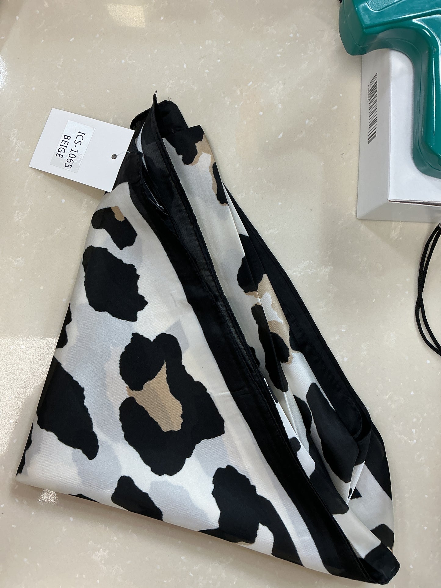 Beige cheetah print scarf