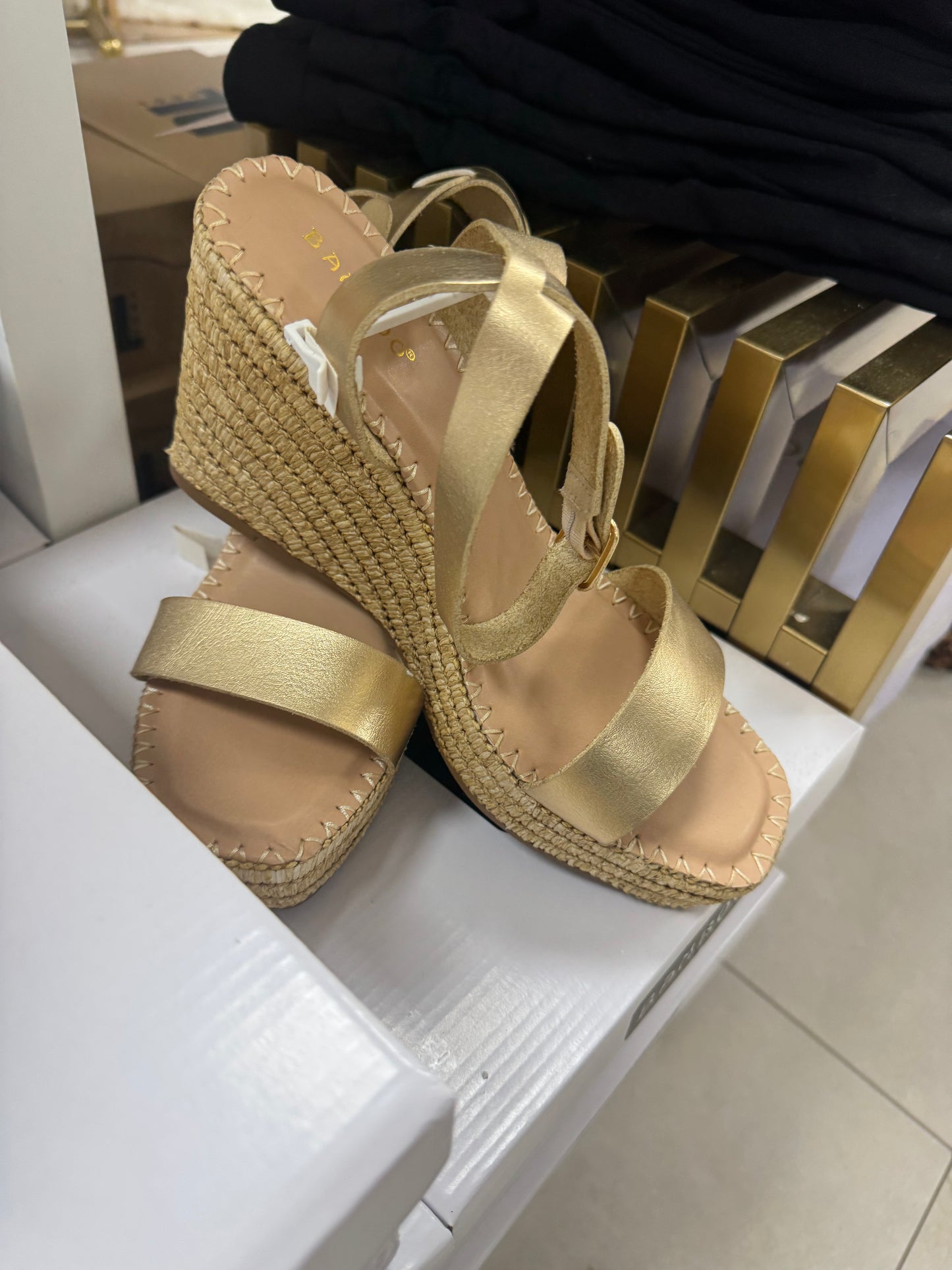 LA shoe king gold
