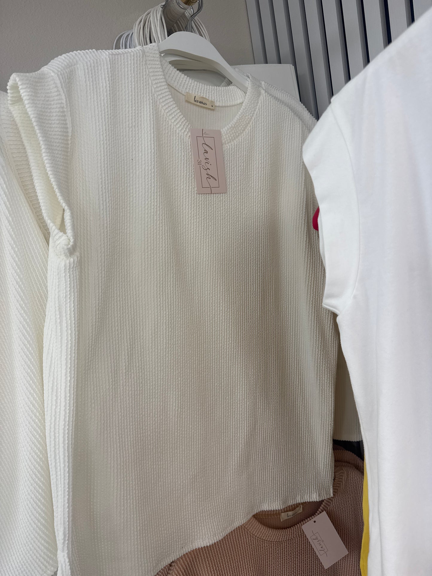 White sleeve less shirt