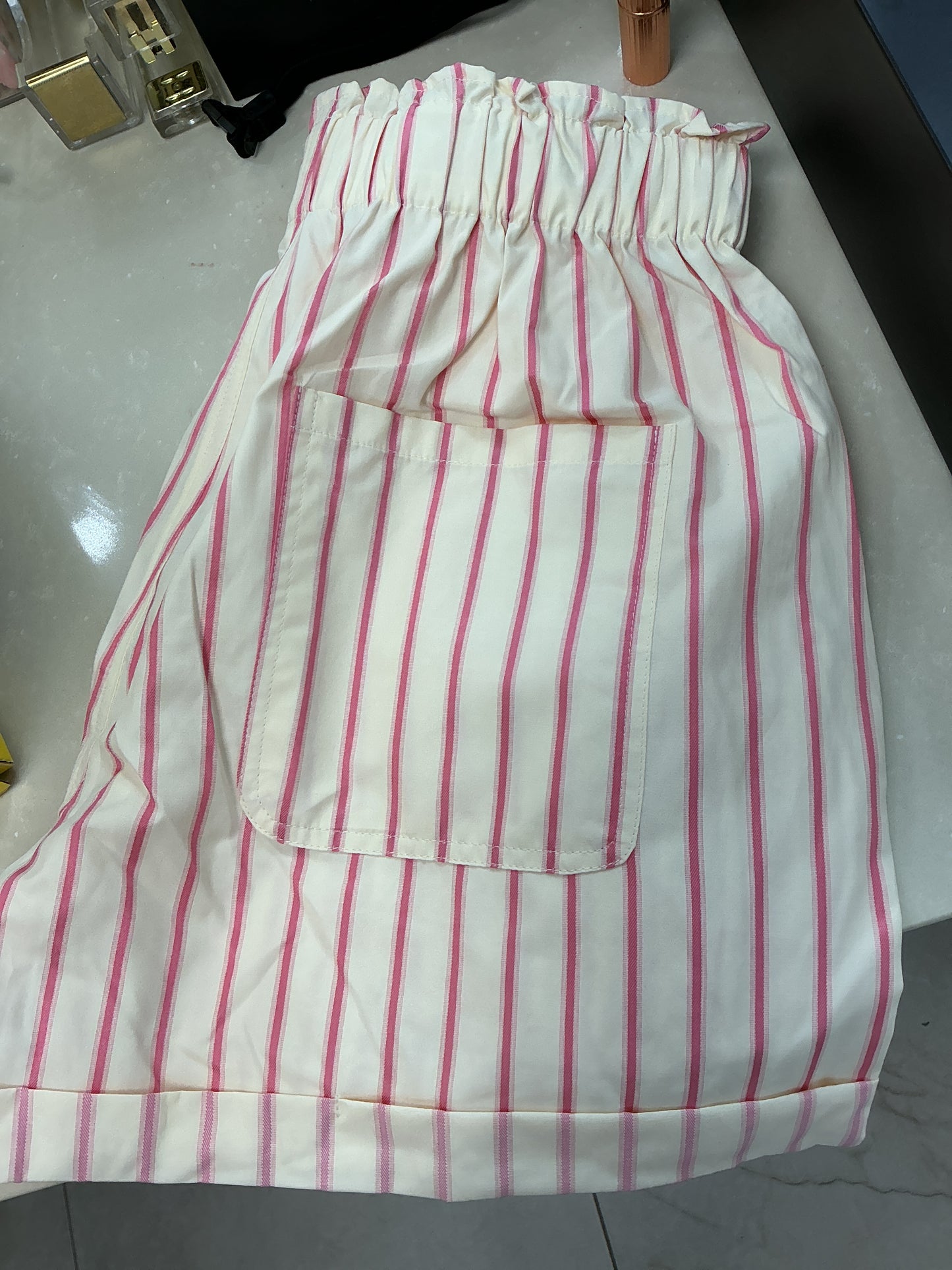 Shorts with pink stripes
