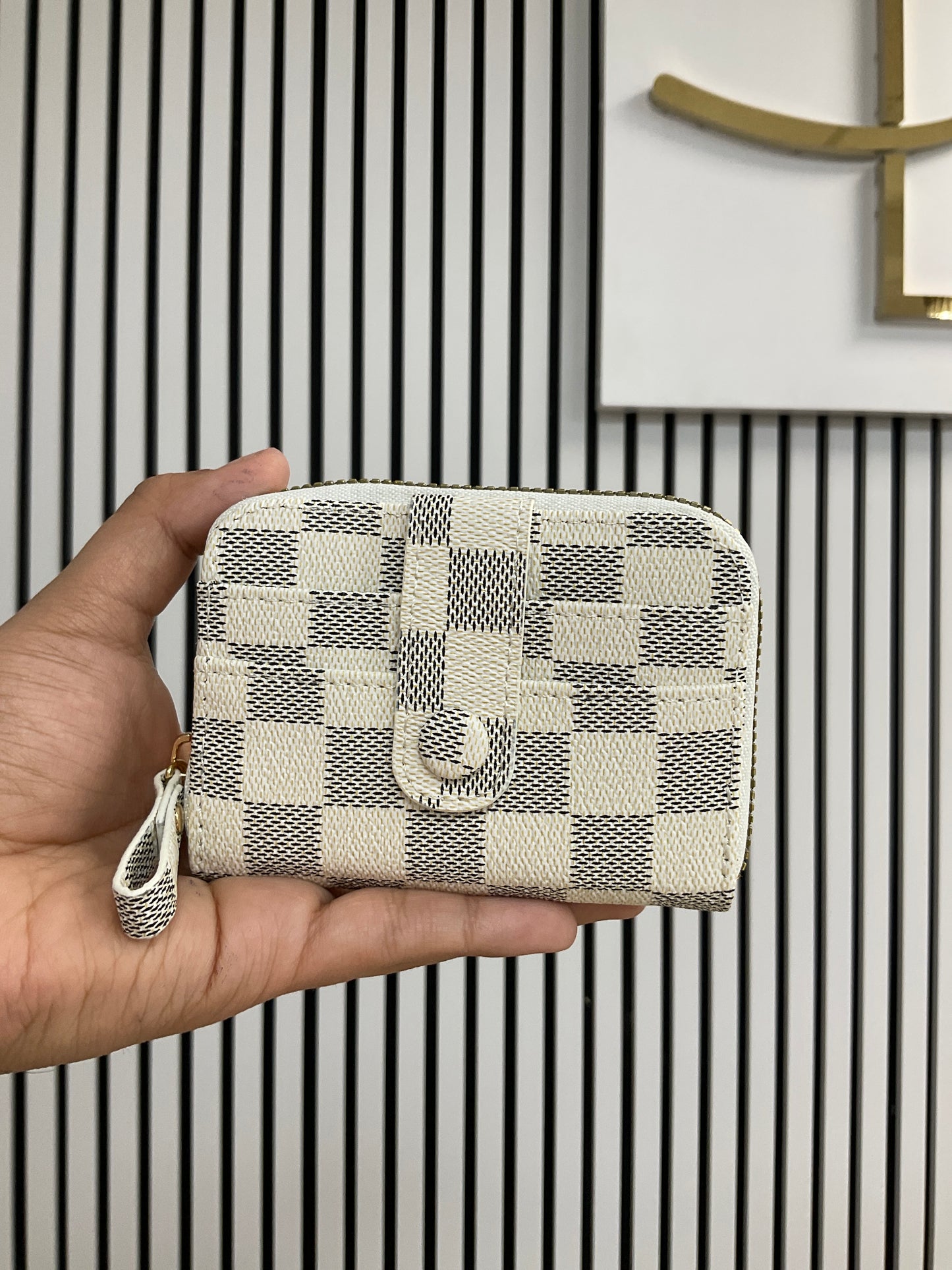 White checkard wallet