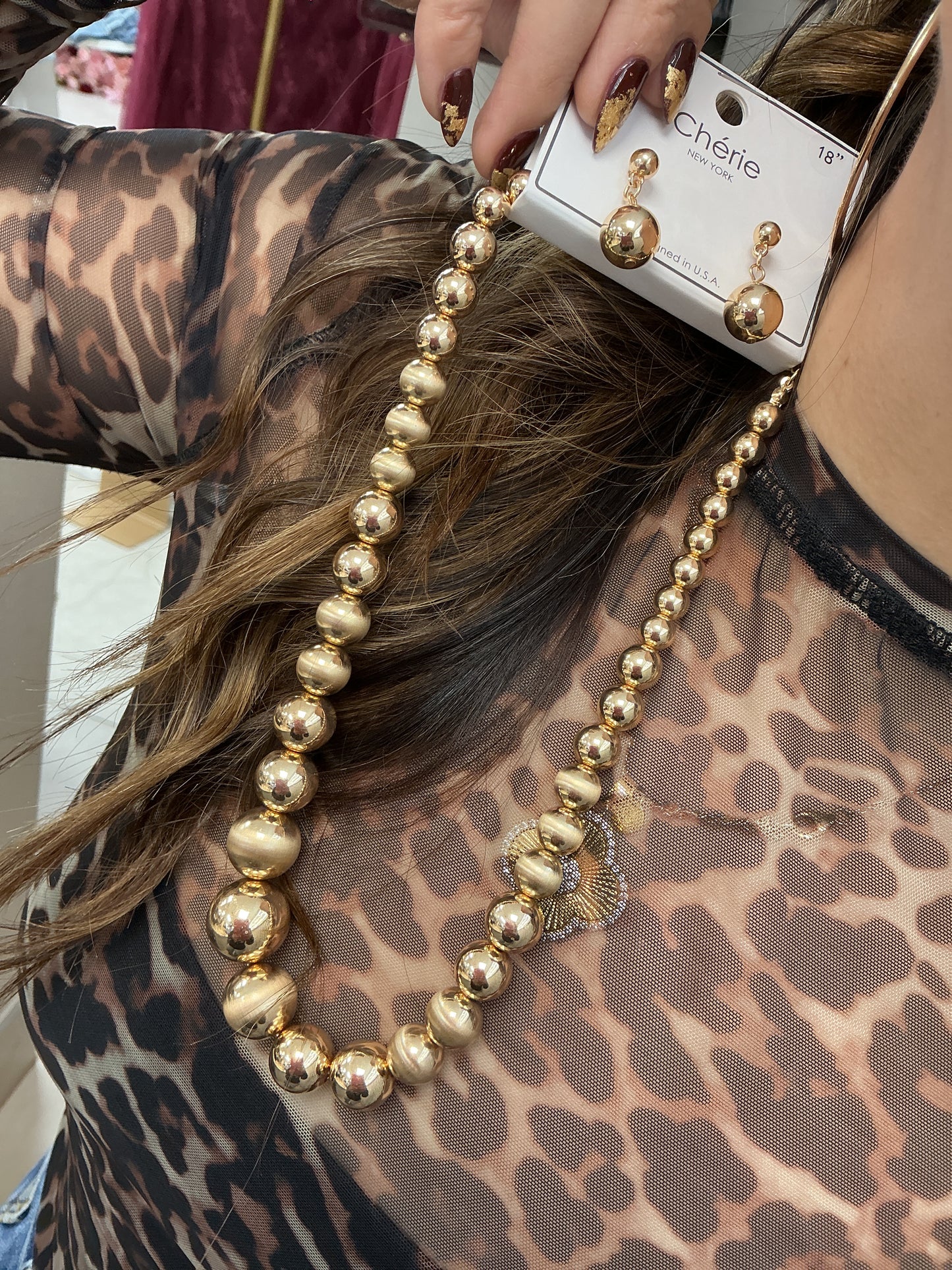 Heated pearled necklace and stud earring