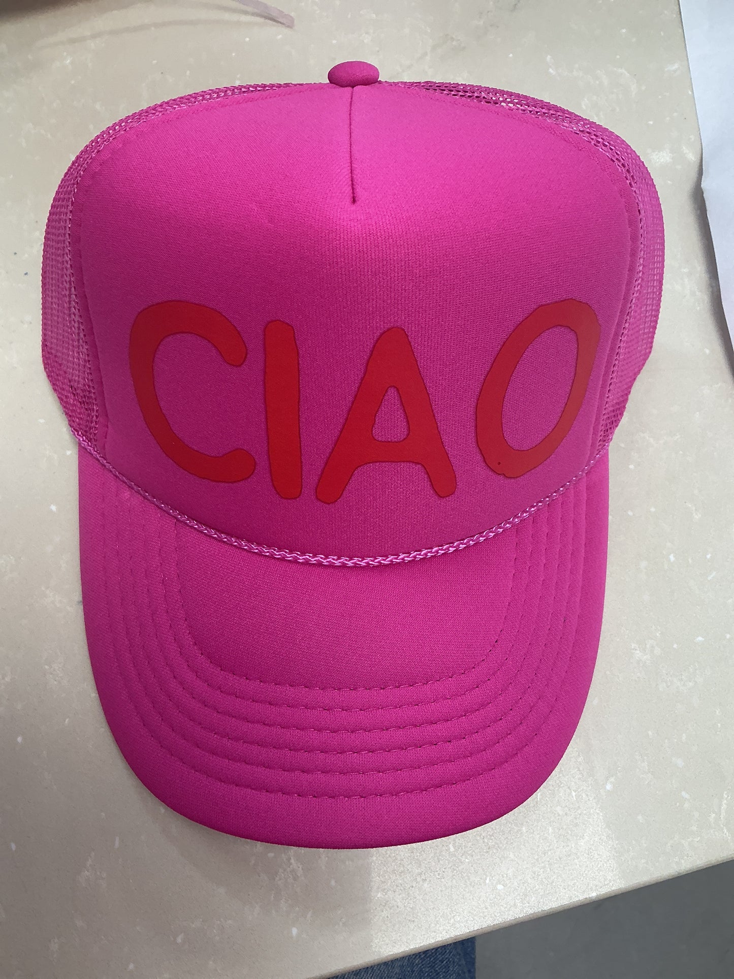 Ciao bright pink/red hat