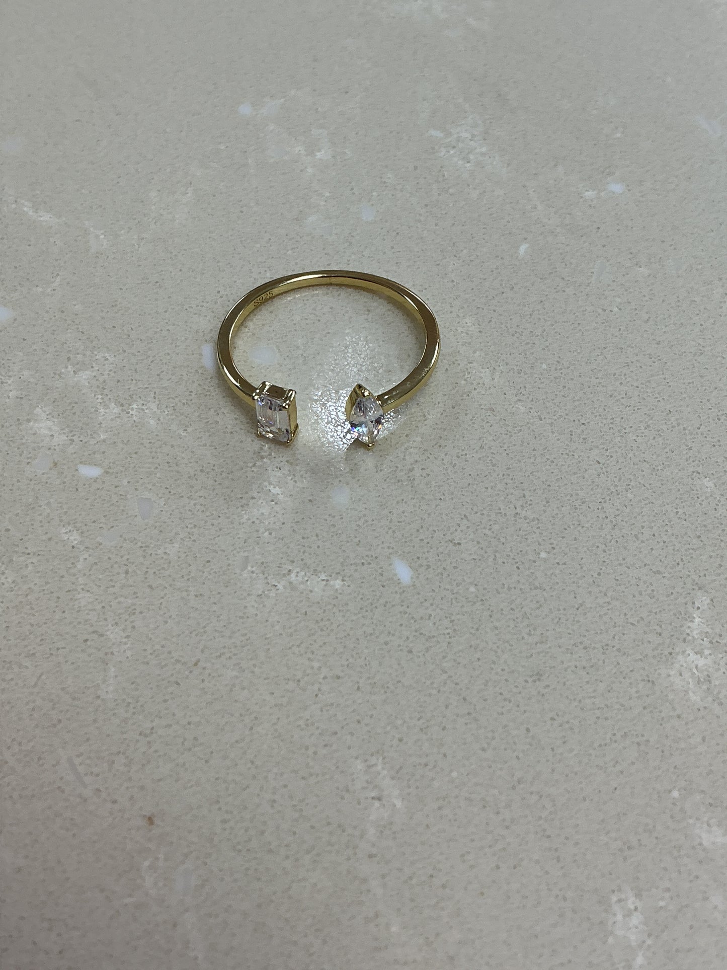 Gold gem ring