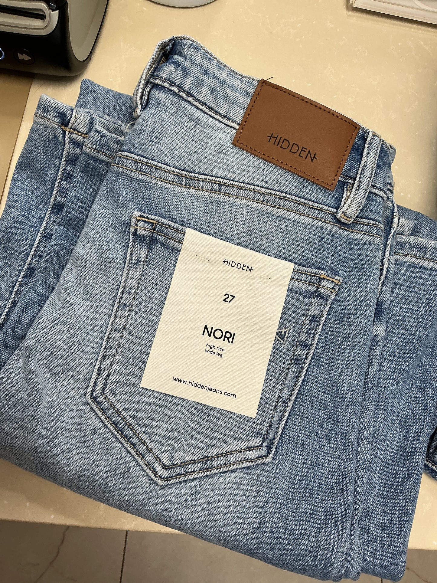 Hidden light wash nori jeans