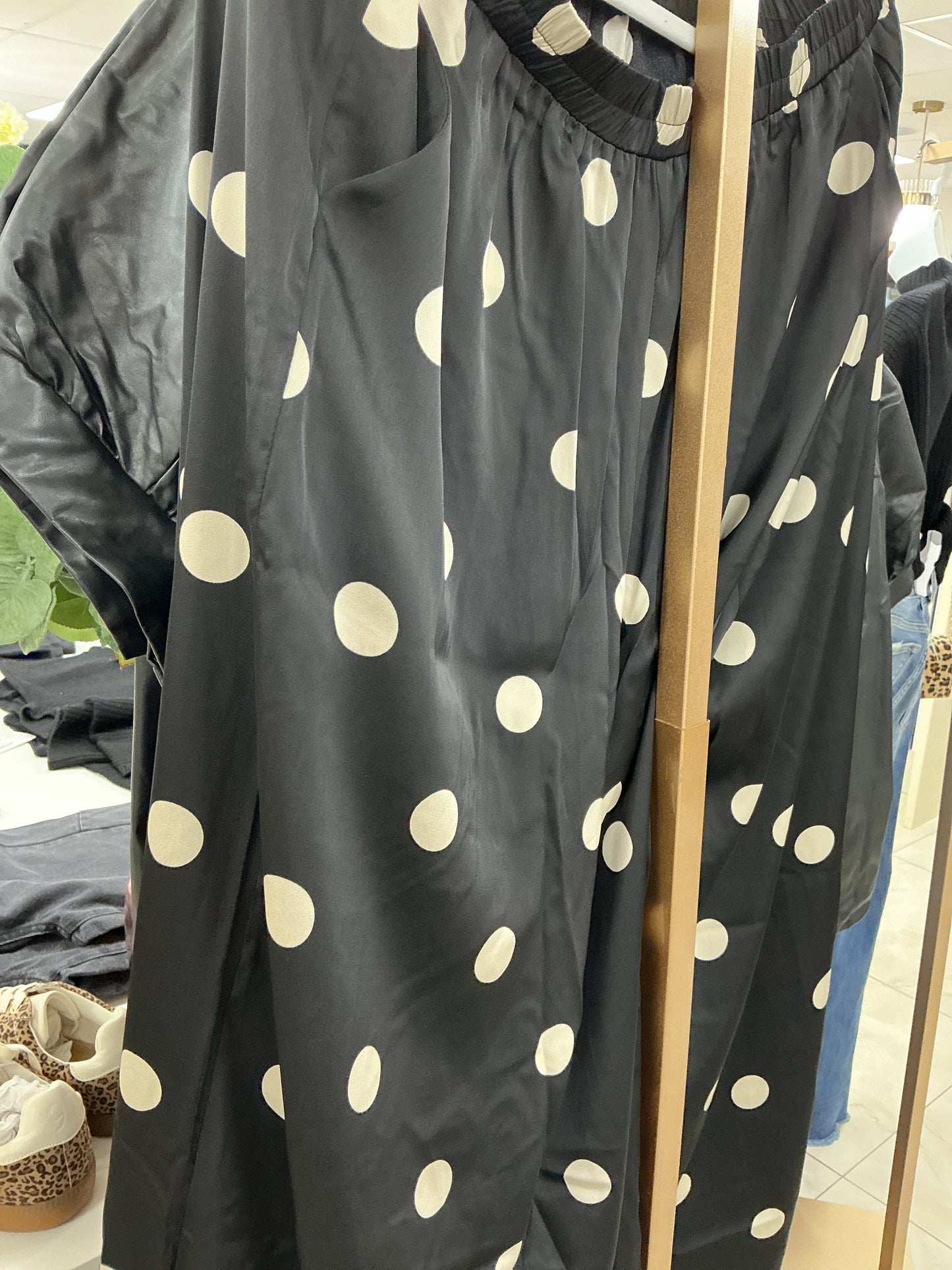 Polka dot flowy pants