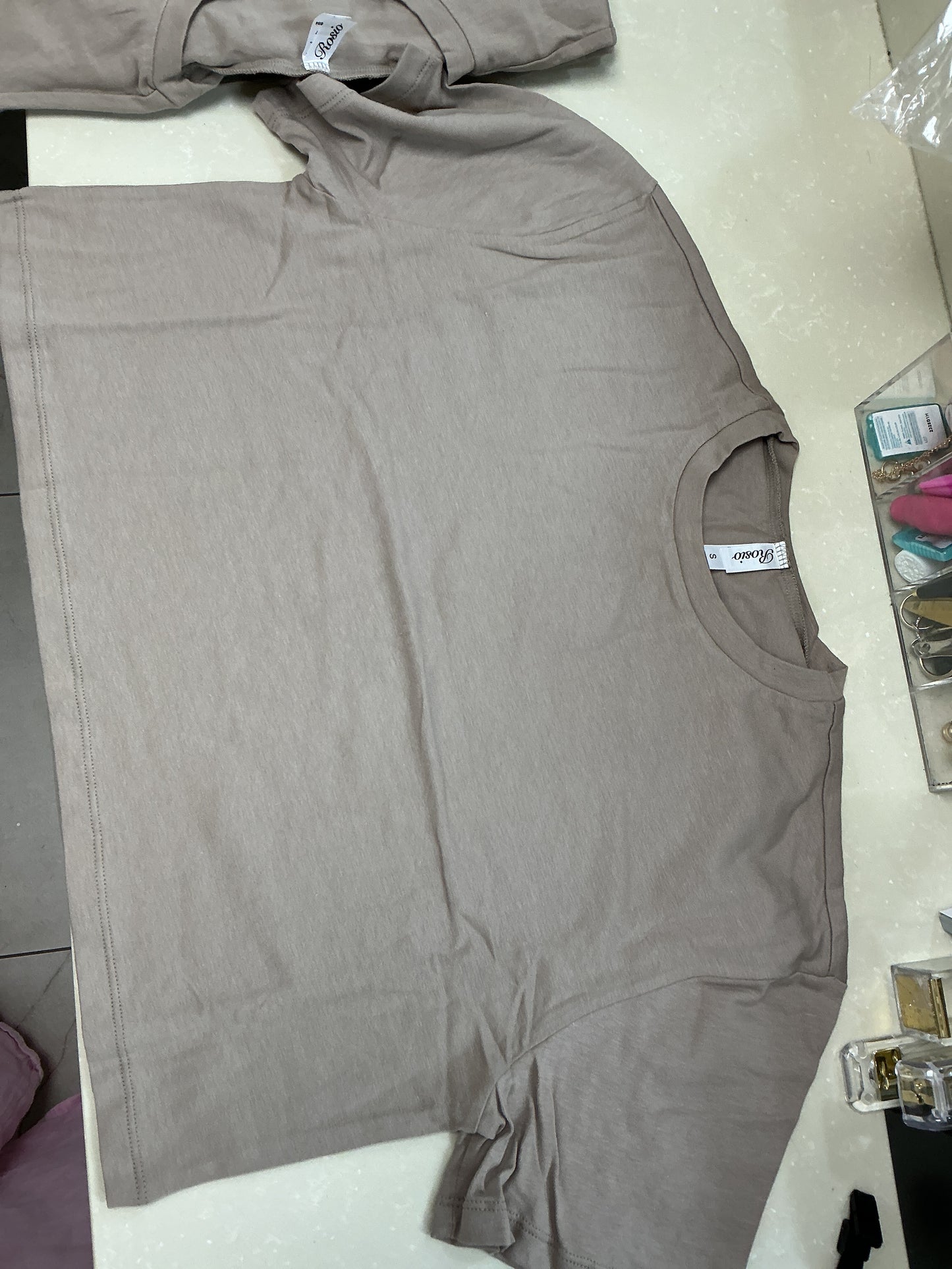 Taupe cropped tee