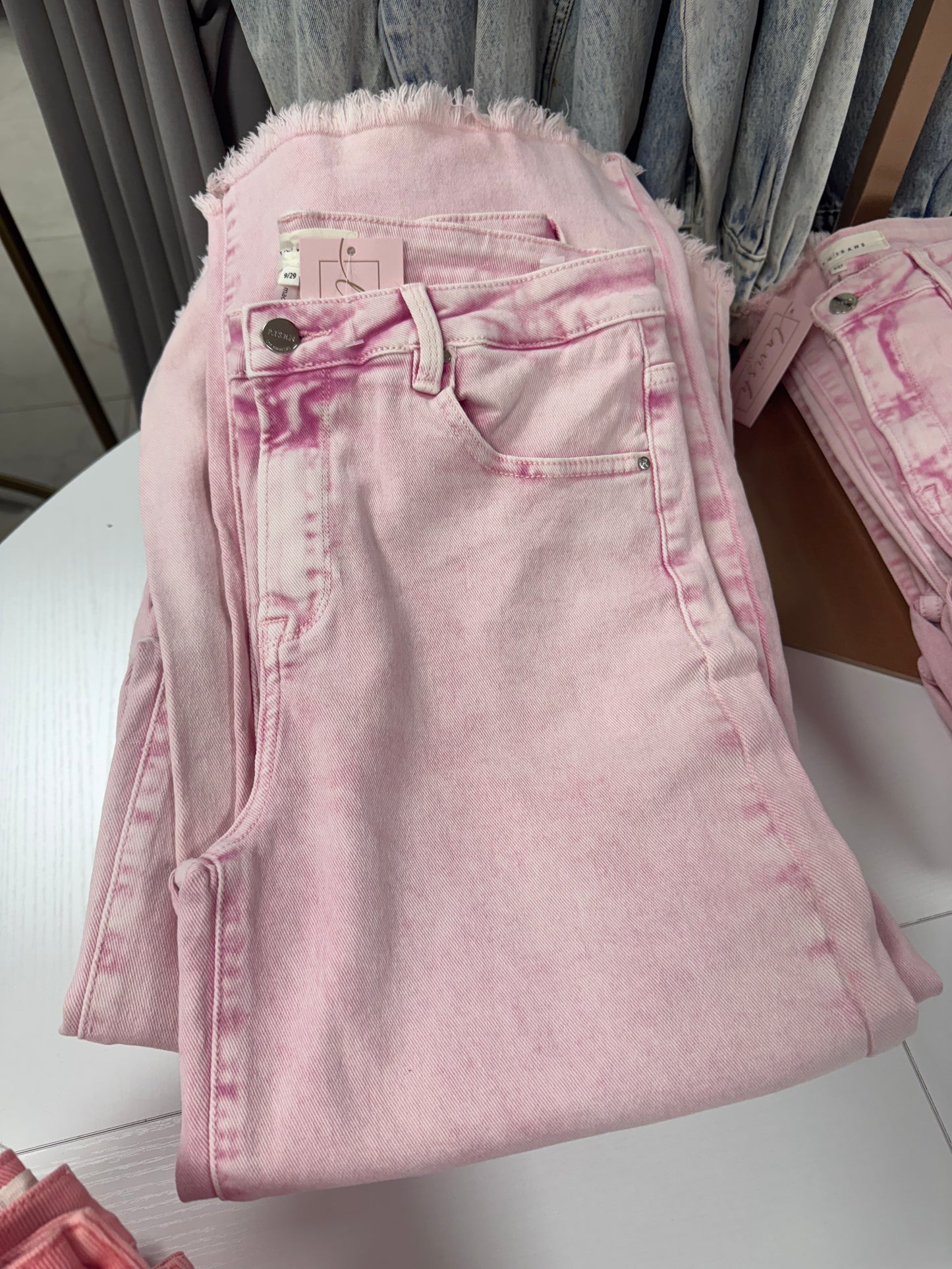 Risen pink jeans