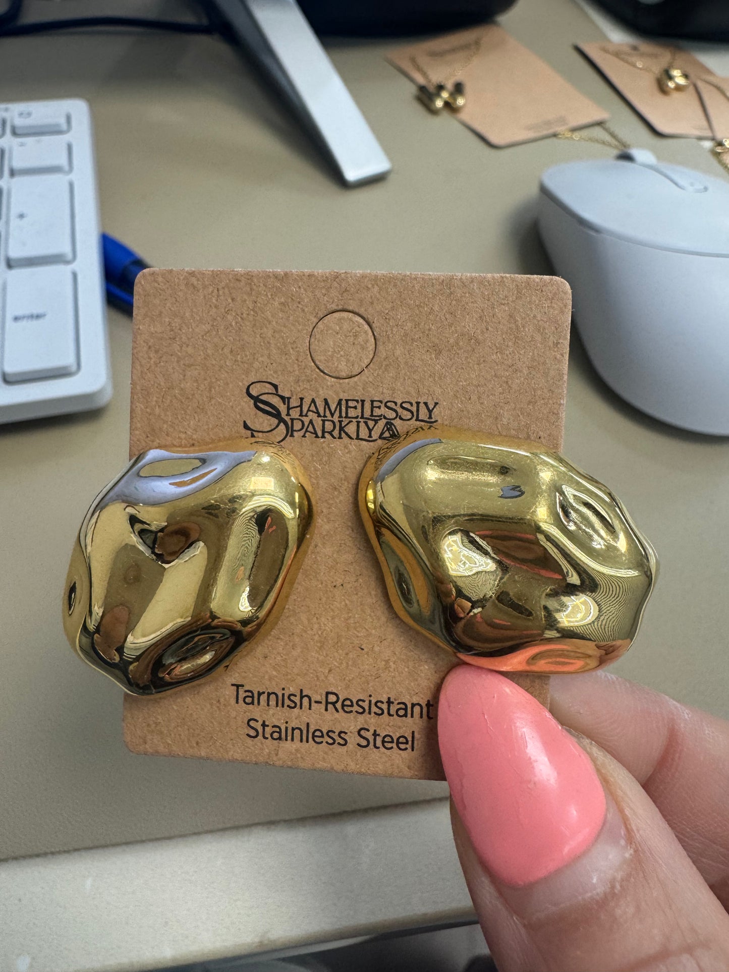 Gold large earring stud