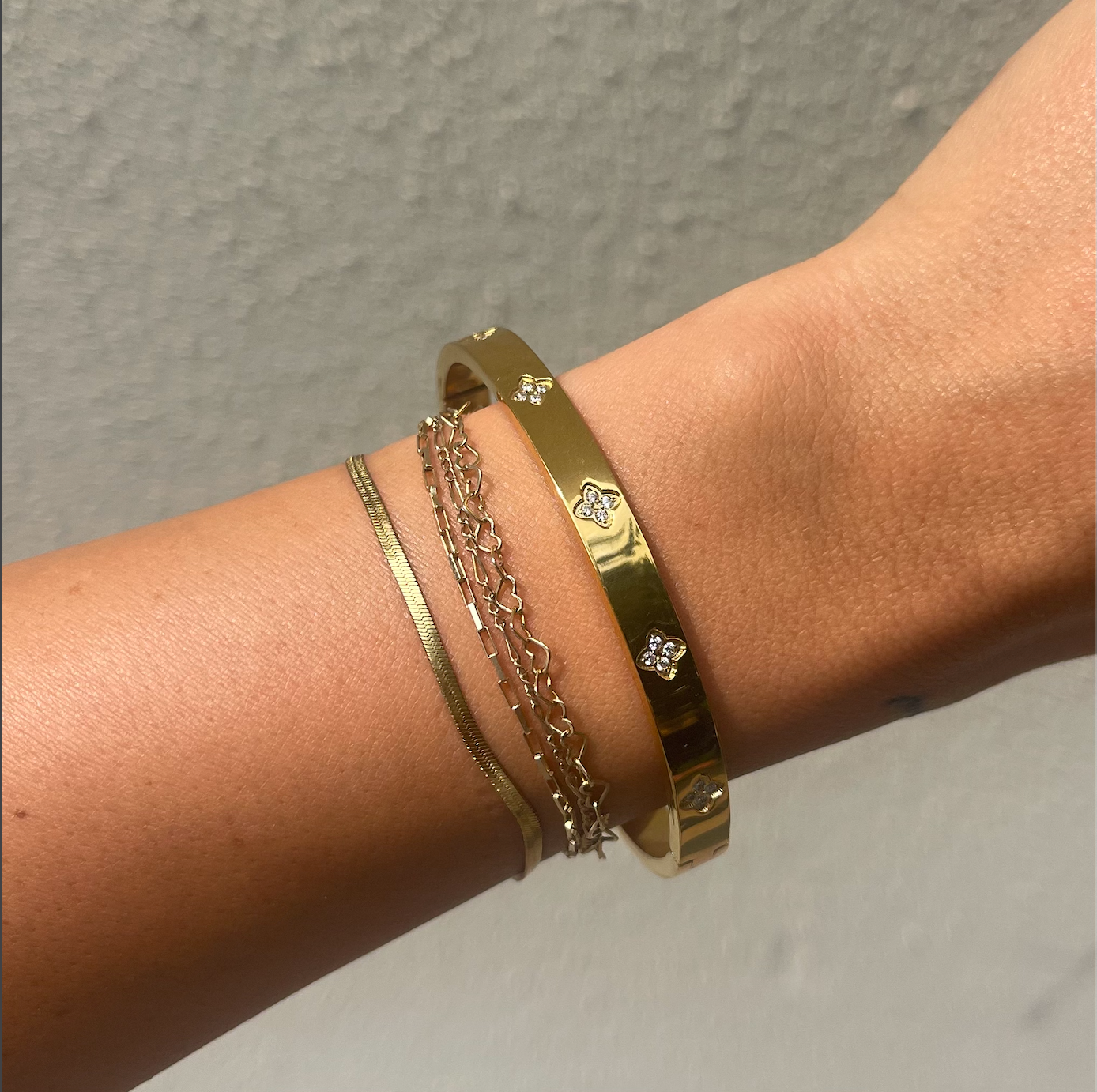 Flora Gold Bangle